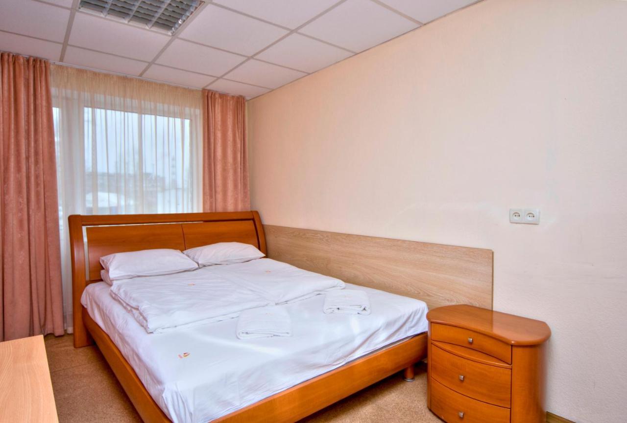 Hostel Podolski Plus Kyiv Exterior photo
