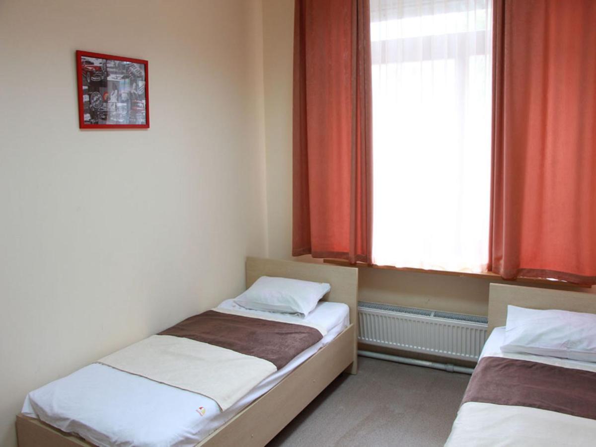 Hostel Podolski Plus Kyiv Exterior photo
