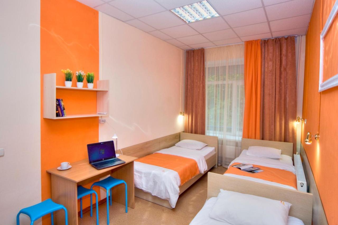 Hostel Podolski Plus Kyiv Exterior photo