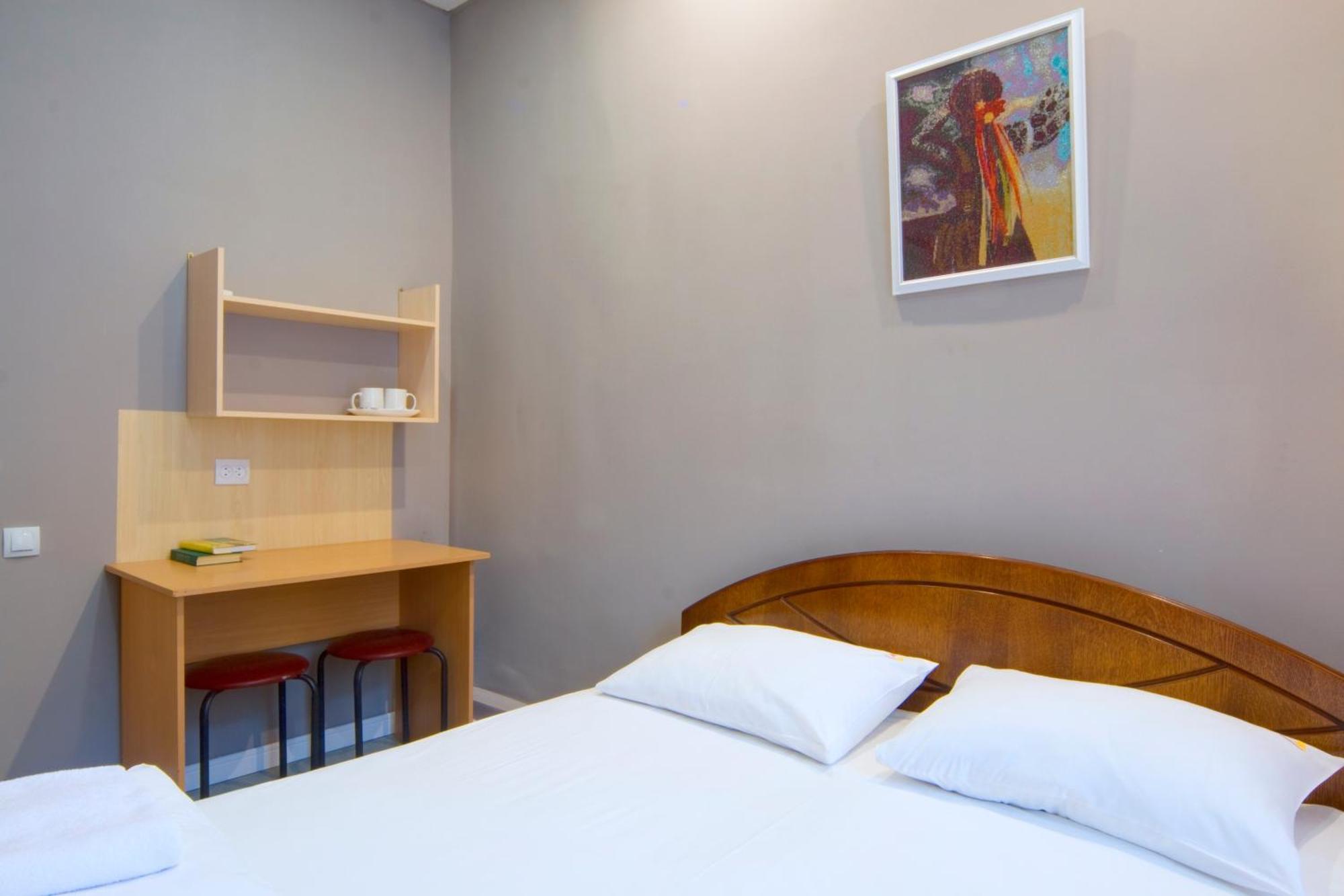 Hostel Podolski Plus Kyiv Exterior photo
