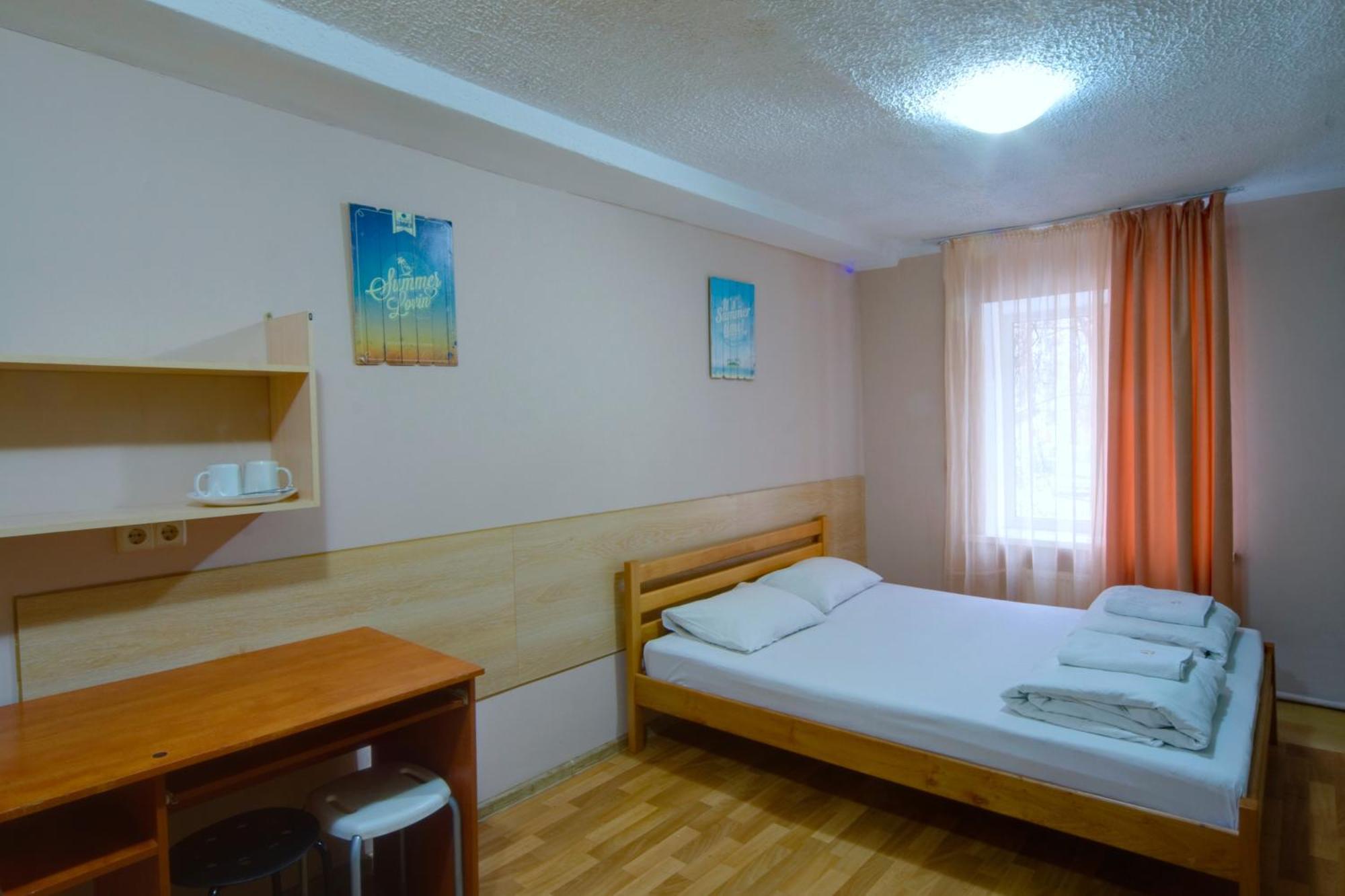Hostel Podolski Plus Kyiv Exterior photo