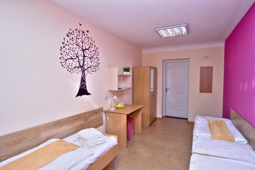 Hostel Podolski Plus Kyiv Exterior photo