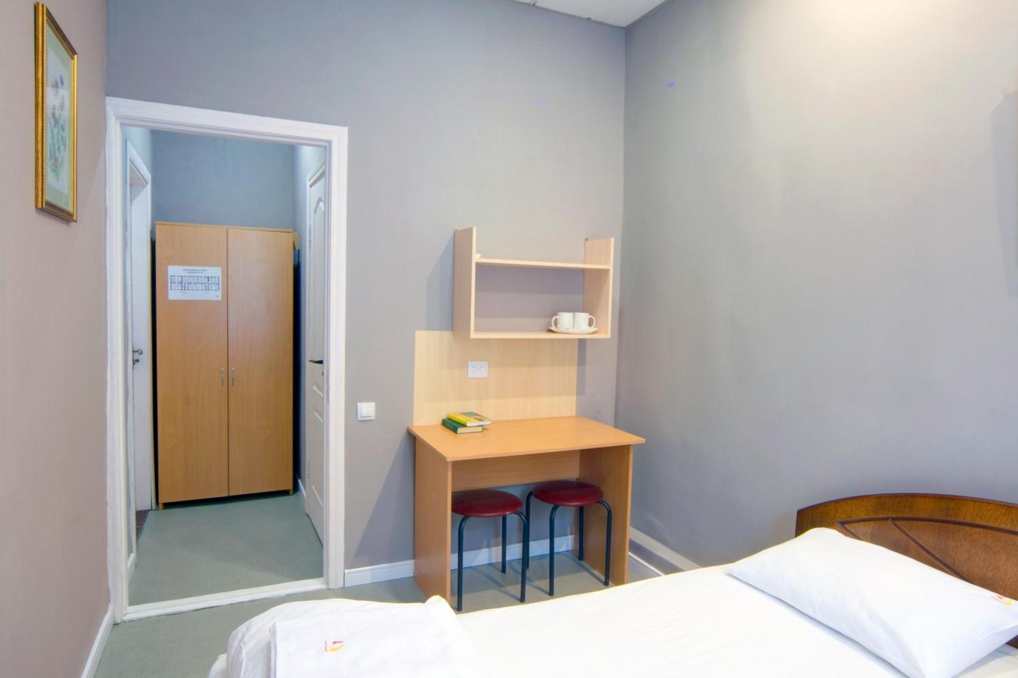 Hostel Podolski Plus Kyiv Exterior photo