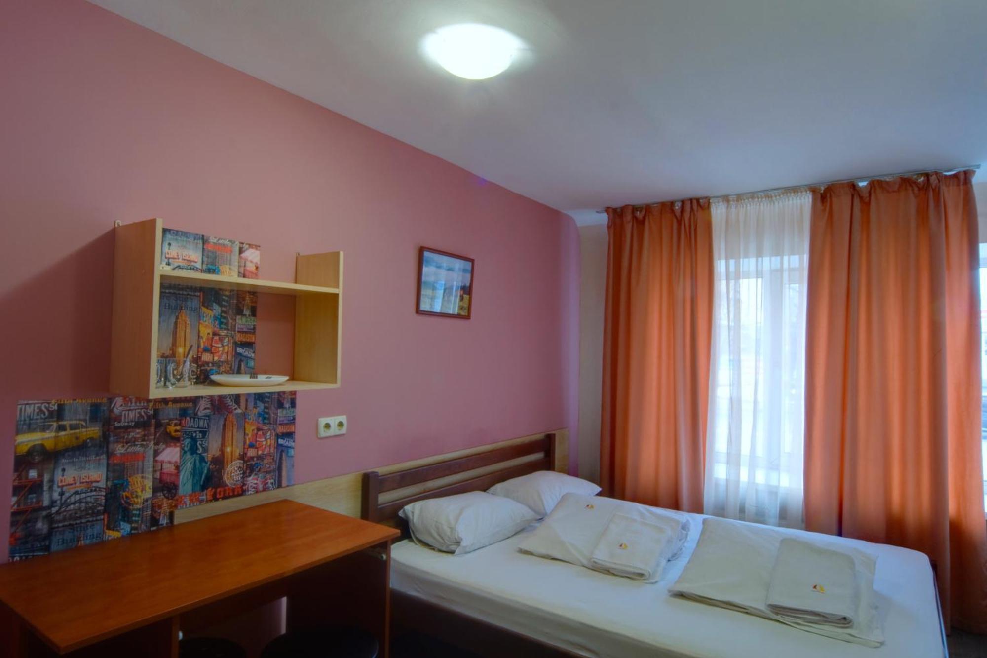 Hostel Podolski Plus Kyiv Exterior photo