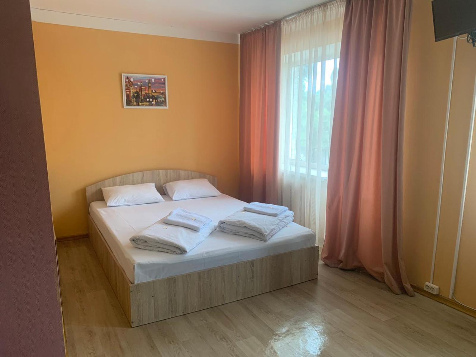 Hostel Podolski Plus Kyiv Exterior photo