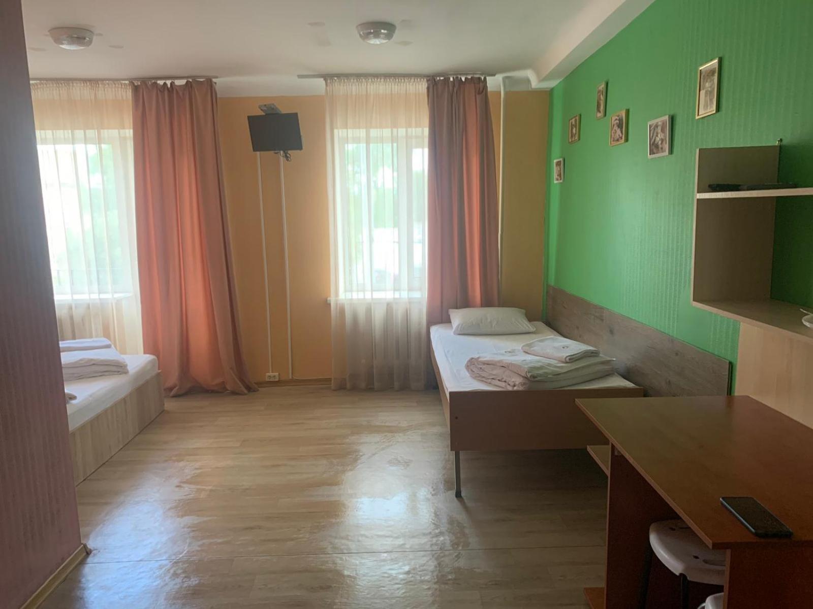 Hostel Podolski Plus Kyiv Exterior photo