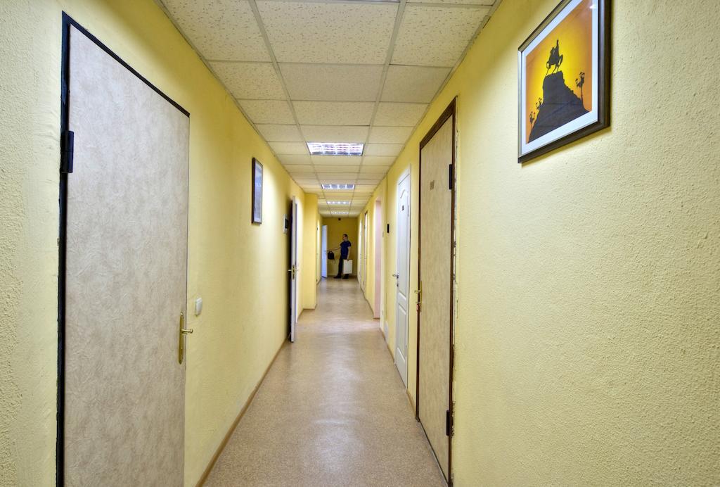 Hostel Podolski Plus Kyiv Exterior photo